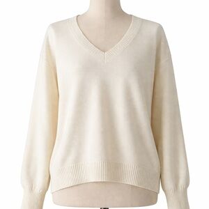 LOFT Cream V-Neck Pullover Sweater - Women's size M
